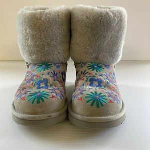 Size 8 embroidered Uggs